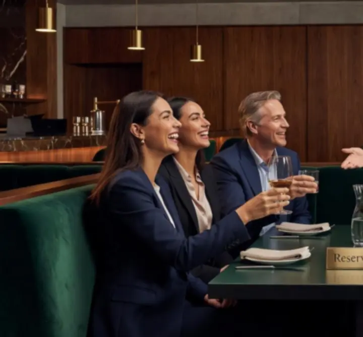 Törzsvendégeknek járó extra figyelmet és kedvezményeket jelképező hangulatos bárkörnyezet